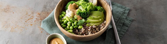 Quinoa Bowl mit Avocado und Broccoli | iglo