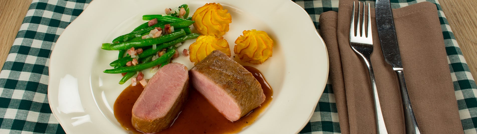 Iglo Wildragout mit Speckfisolen und Pommes Duchesse