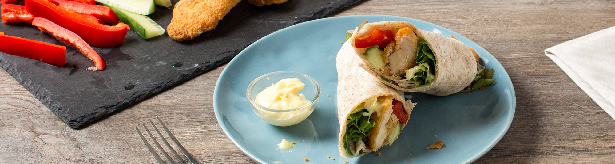 Wrap mit Geflügel auf Teller