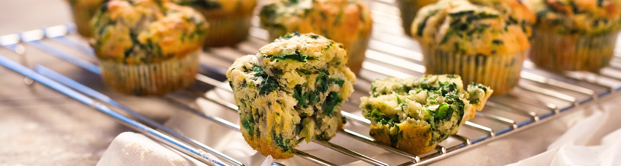 Pikante Muffins mit Spinat