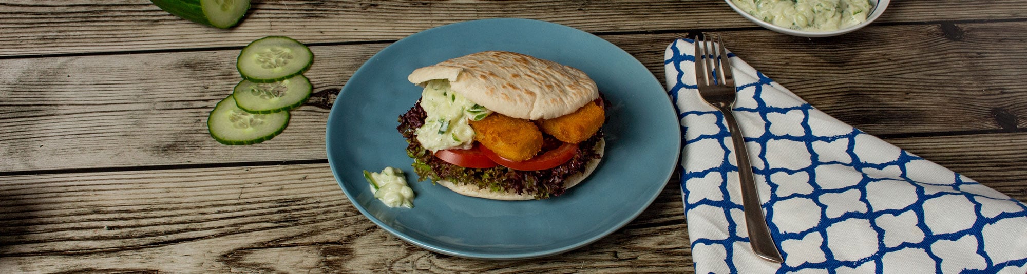 Fischstäbchen-Pita mit Kräuter Knoblauch Sauce