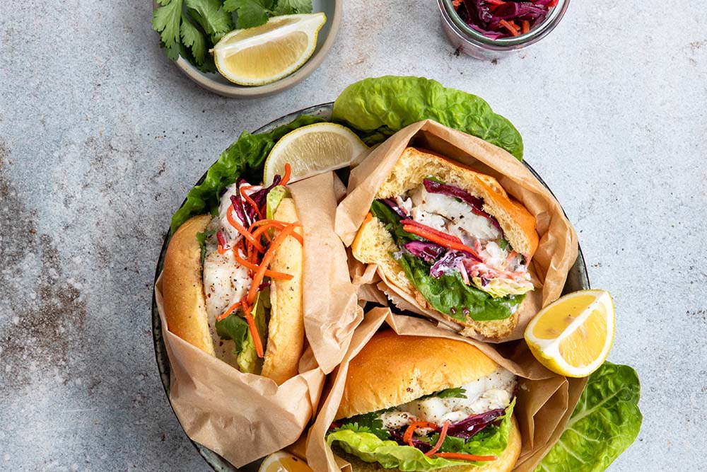 Polardorsch-Burger mit Coleslaw und Zitronenremoulade